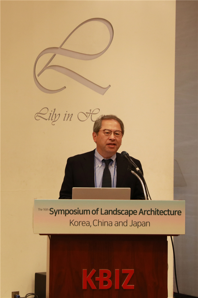 1539161678704086CCD7.jpg 04.日本造園學會會長Makoto Yokohari先生.JPG